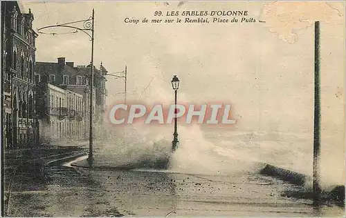Cartes postales Les Sables d'Olonne Coup de Mer sur le Remblai Place du Puits