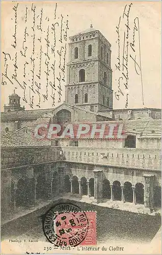 Cartes postales Arles Interieur du Cloitre