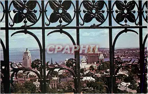 Cartes postales moderne Coup d'Oeil sur Quebec La Rive sud (Levis Bienville Lauzon) et l'Ile d'Orlean a l'Arriere Plan