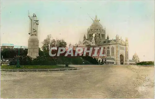 Cartes postales moderne Lisieux (Calvados) Basilique et Statue
