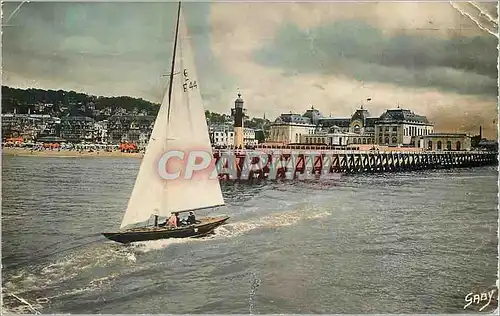 Cartes postales moderne Trouville Deauville (Calvados) La Reine des Plages Voilier a la Jetee Bateaux