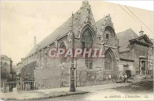 Cartes postales Amiens L'Hotel Dieu Caleche