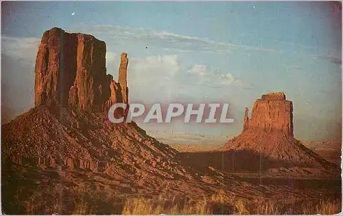 Cartes postales moderne Left and Right Mittens Monument Valley