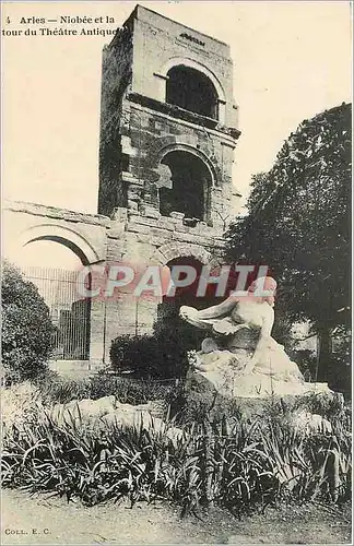 Cartes postales Arles Niobee et la Tour du Theatre Antique