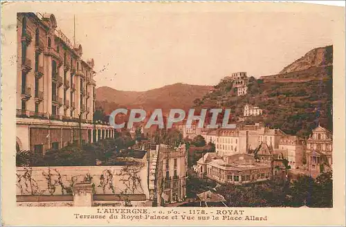 Cartes postales Royat L'Auvergne Terrasse du Royat Palace et Vue sur la Place Allard