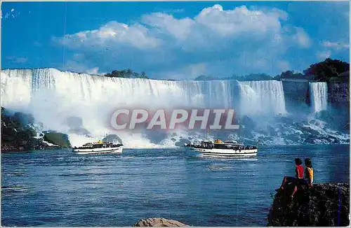 Cartes postales moderne Niagara Falls Canada Le Maid of the Mist Bateaux d'Excursion Touristiques devant les Chutes Amer
