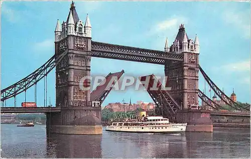 Cartes postales moderne Tower Bridge London Bateau