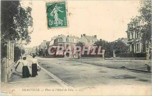 Cartes postales Deauville Place de l'Hotel de Ville