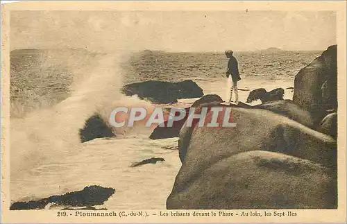 Ansichtskarte AK Ploumanach (C du N) Les Brisants devant le Phare Au Loin Les Sept Iles