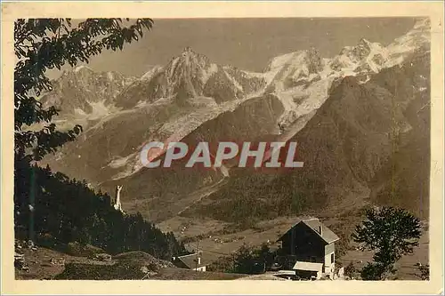 Cartes postales moderne Les Houches (Hte Savoie) Le Christ Roi du Mont Blanc L'Aiguille du Midi et le Mont Maudit