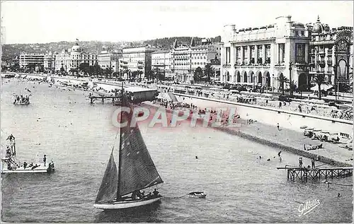 Cartes postales moderne Nice Les Hotels et la Plage Bateau