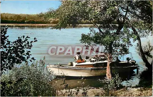 Cartes postales moderne Fontaine le Port (S et M) Bords de Seine Bateau