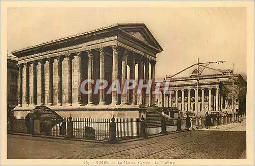 Cartes postales Nimes (Gard) La Maison Carree Le Theatre