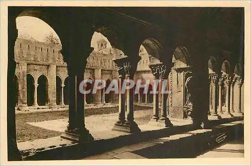 Cartes postales Arles sur Rhone Cour du Cloitre Saint Trophime et Clocher de l'Homme de Bronze