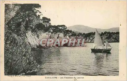 Cartes postales Cavalaire Les Falaises du Lacron Bateau