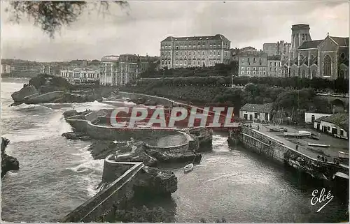 Cartes postales moderne Biarritz (Bassess Pyr) Vue sur le Port des Pecheurs et les Casinos A droite l'Eglise Ste Eugenie