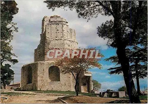 Cartes postales moderne Nimes La Rome Francaise Jardin de la Fontaine (Le Plus ancien Monument de France An 15 av JC)