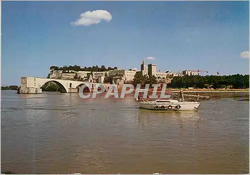 Cartes postales moderne Avignon Vue Generale du Pont St Benezet et du Palais des Papes Bateau