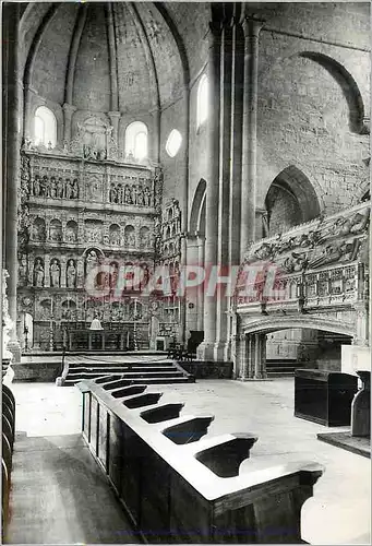 Cartes postales moderne Real Monasterio de Poblet Perpective de la nef Centrale de l'Eglise et les Tombes