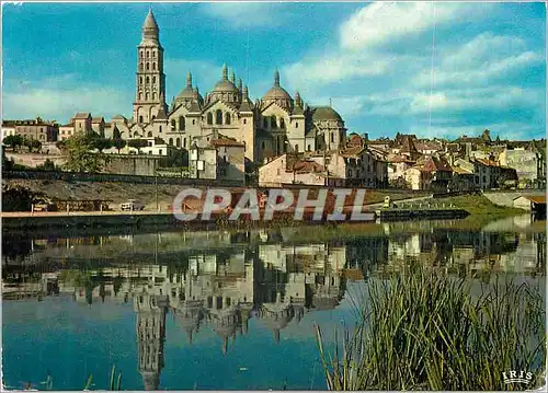 Cartes postales moderne Perigueux (Dordogne) Les Bords de l'Isle La Basilique Saint Front avec ses Cinq Coupoles un des