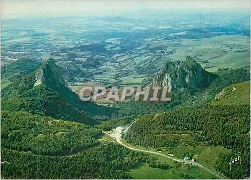 Cartes postales moderne En Auvergne Couleurs et Lumiere de France Vue aerienne des Roches Tuiliere et Sanadoire