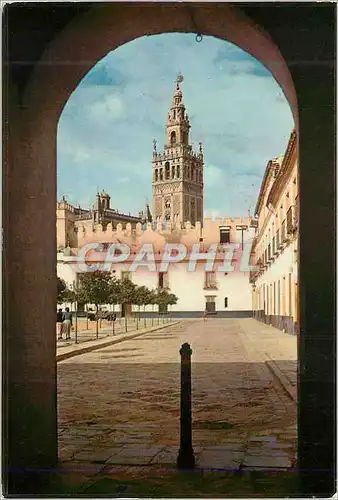 Cartes postales moderne Sevilla La Cour des Drapeaux (Au Fond la Giraldo)