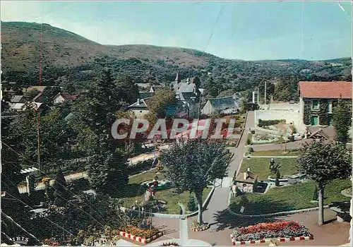 Cartes postales moderne Chaumeil la Correze Pittoresque Vue Generale au Fond les Monedieres