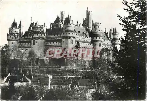 Cartes postales moderne Pierrefonds (Oise) Le Chateau (Reconstitution de Viollet le Duc 1858 1870) Ensemble vers le Nord