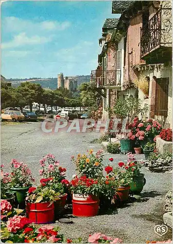 Cartes postales moderne Najac (Aveyron) La Place du Faubourg au fond Le Chateau XIIIe S