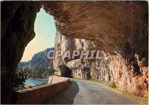 Cartes postales moderne Les Gorges de l'Ardeche Tunnel sur la Route du Pont d'Arc