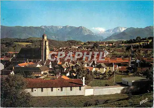 Cartes postales moderne Nay en Bearn Vue Generale Au Fond La Chaine des Pyrenees