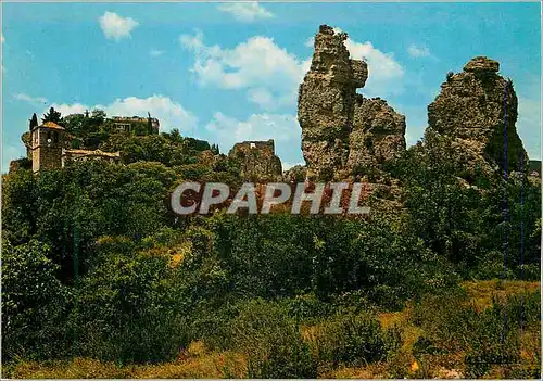 Cartes postales moderne Cirque de Moureze (Herault) Le Clocher de l'Eglise (XIIIe S) Au premier plan Rocs Dolomitiques T
