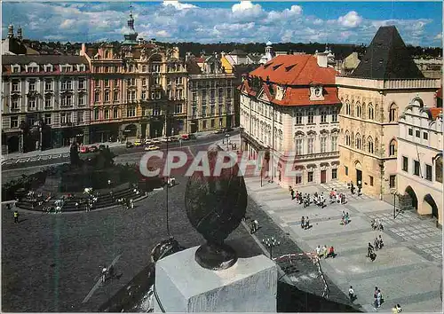Cartes postales moderne Praha Au Milieu de la Place se Trouve le Monument du Maitre Jean Huss par Ladislav Salon erige e