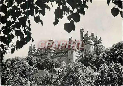 Cartes postales moderne Pierrefonds (Oise) Le Chateau Reconstitution de Viollet le Duc (1858 1870) Ensemble au Nord Oues
