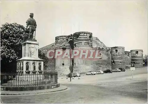 Moderne Karte Angers (Maine et Loire) Le Chateau et la Statue du Roi Rene