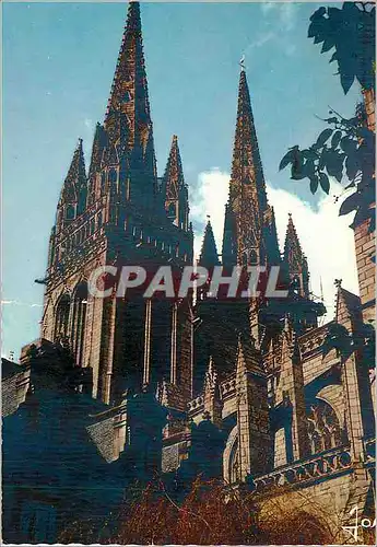 Cartes postales moderne Quimper (Finistere) Les fleches de la Cathedrale sur les remparts