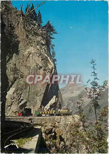 Cartes postales moderne Artouste Le Train du Lac serpente en corniche dans le paroi