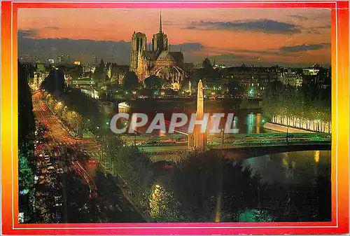 Cartes postales Paris la nuit Vue generale sur l'Ile de la Cite La Cathedrale Notre Dame