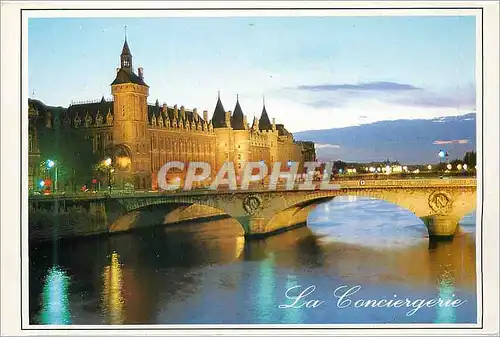 Cartes postales Paris au crepuscule La Conciergerie