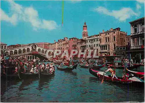 Cartes postales moderne Venezia Le Pont du Rialto et la Regata Storica Bateaux