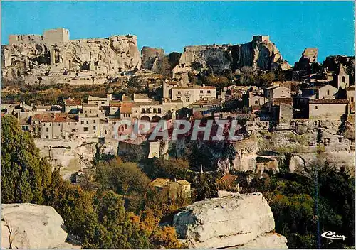 Cartes postales moderne Les Baux de Provence (B du Rh)Le Village accroche a son eperon rocheux et que surplombe les vest