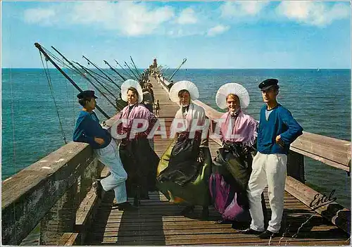 Cartes postales moderne La Cote d'Opale Groupe Folklorique des Dames de la Halle Calais (Pas de Calais) Sur la jetee mat