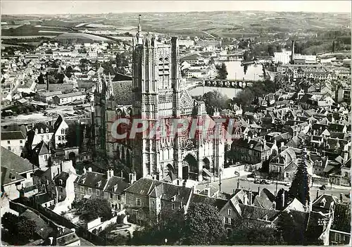 Cartes postales moderne Auxerre (Yonne) La Cathedrale En avion au dessus de