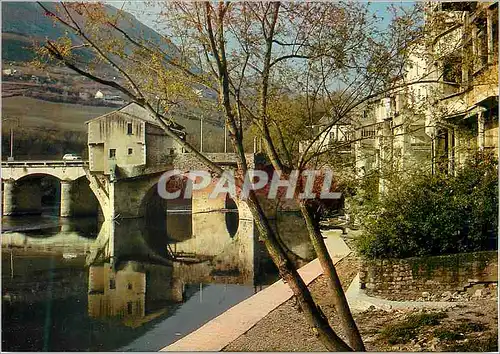 Cartes postales moderne Millau (Aveyron) Porte des gorges du Tarn Les bords du Tarn le musee du Vieux Moulin et le pont
