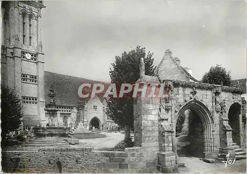 Cartes postales moderne St Jean Du Doigt (Finistere) Eglise et Arc de Triomphe bel ensemble gothique flamboyant des XVe