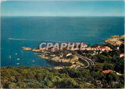 Cartes postales moderne La Cote d'Azur Varaise Les Calanques des issambres (Var) Le Village et la Plage