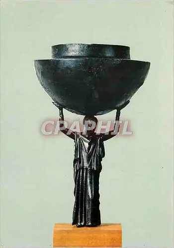 Cartes postales moderne Grece Figure de Femme qui Porte un Vase en Bronze (env 450 av J C)