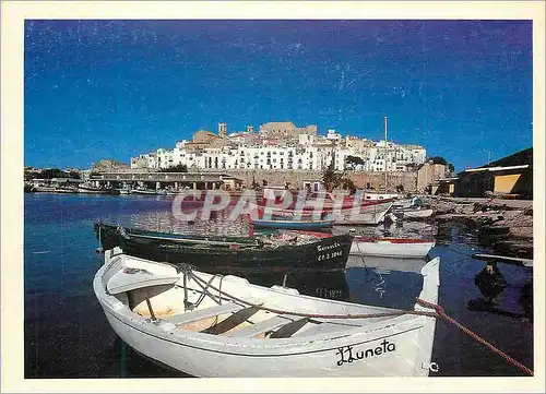 Cartes postales moderne Le Village de Peniscola Sur la Cote Mediterraneenne de l'Espagne Bateaux