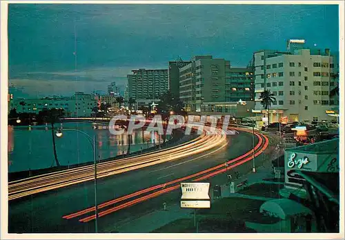 Cartes postales moderne Murphy Bros Prec INC Twilight along Lake Pancoast and Collins Avenue Locatede in the Miami Beach