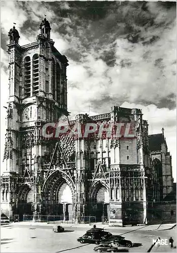 Cartes postales moderne Troyes (Aube) Cathedrale St Pierre (XIIIe XVIe siecle) Automobile